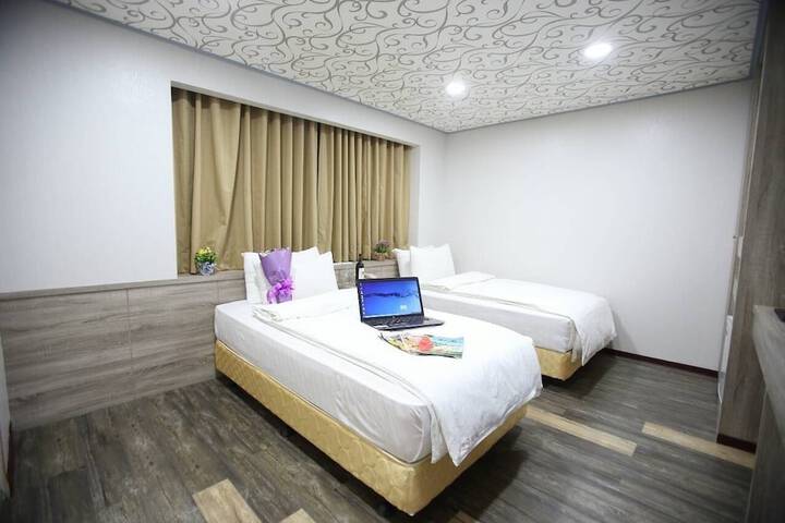 Room 9 of 46