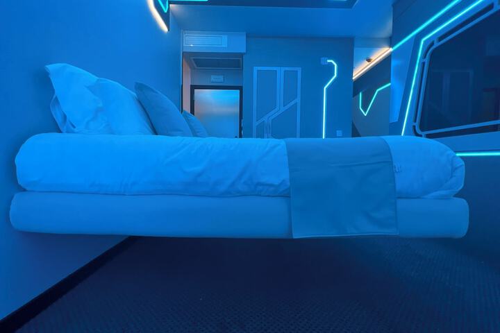Room 25 of 53