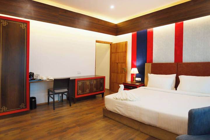 Room 7 of 33