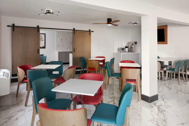 Breakfast/Coffee Service 56 of 61