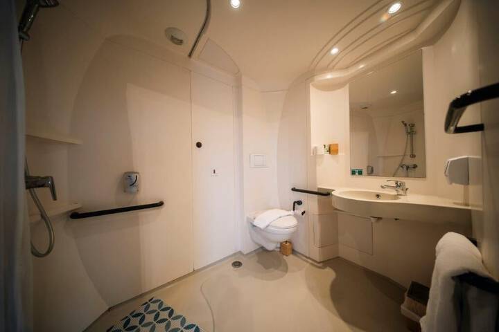 Room 35 of 72