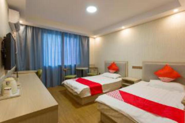 Room 4 of 4