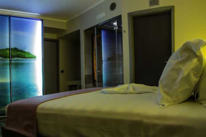 Room 28 of 121