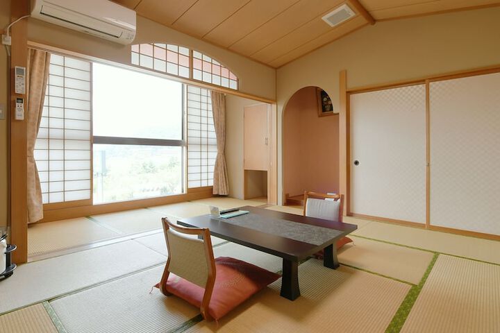 Room 15 of 83