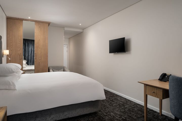 Room 13 of 76