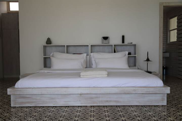 Room 21 of 102