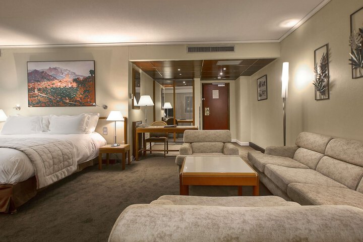 Room 27 of 97
