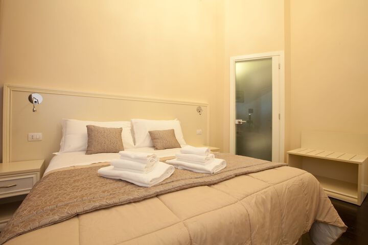 Room 11 of 25