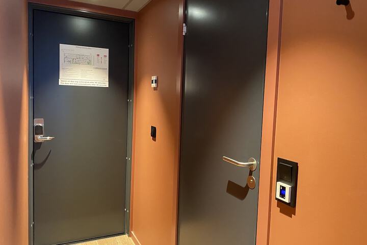 Room 30 of 69