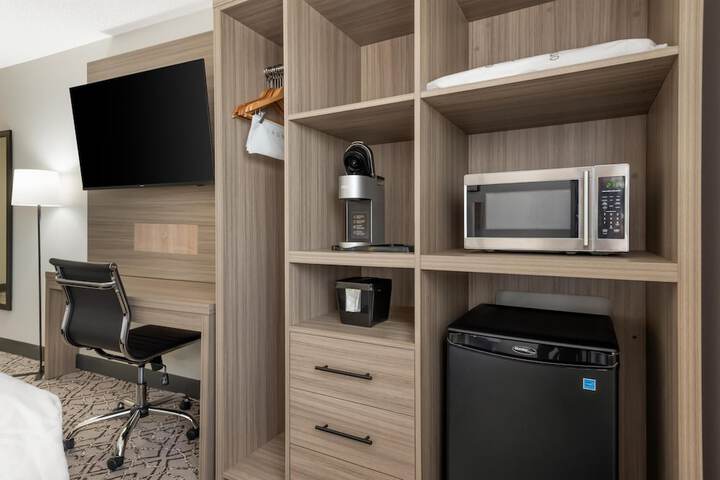 Room 12 of 27