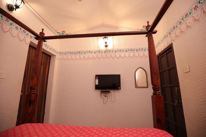 Room 3 of 70