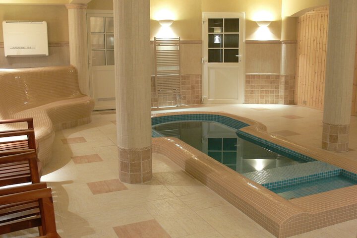 Pools & Facilities