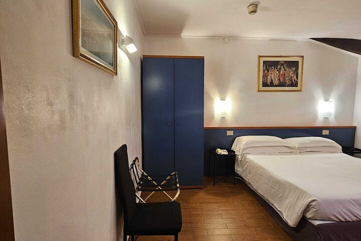 Room 100 of 127