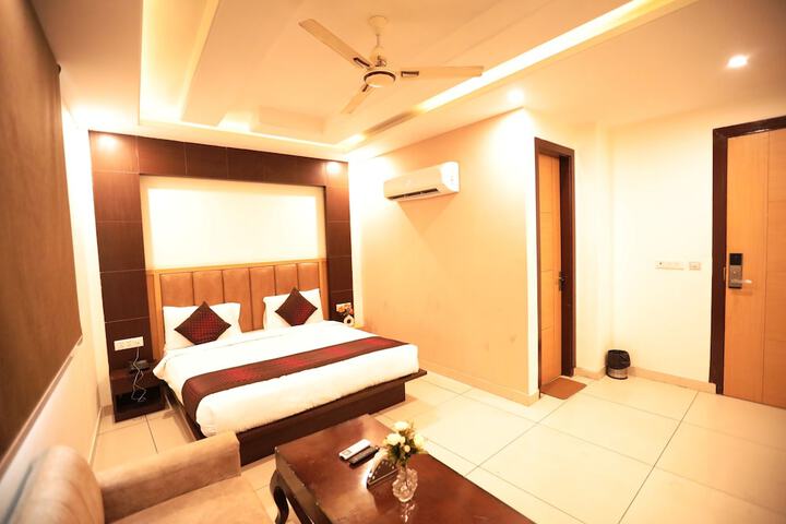 Room 9 of 24