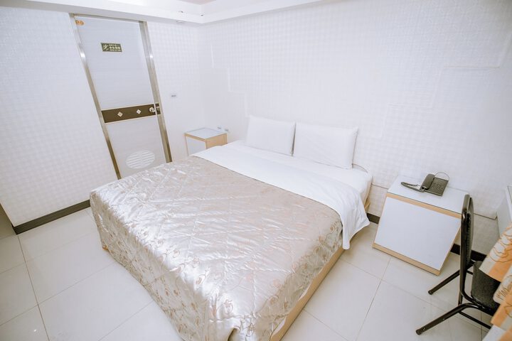 Room 30 of 53