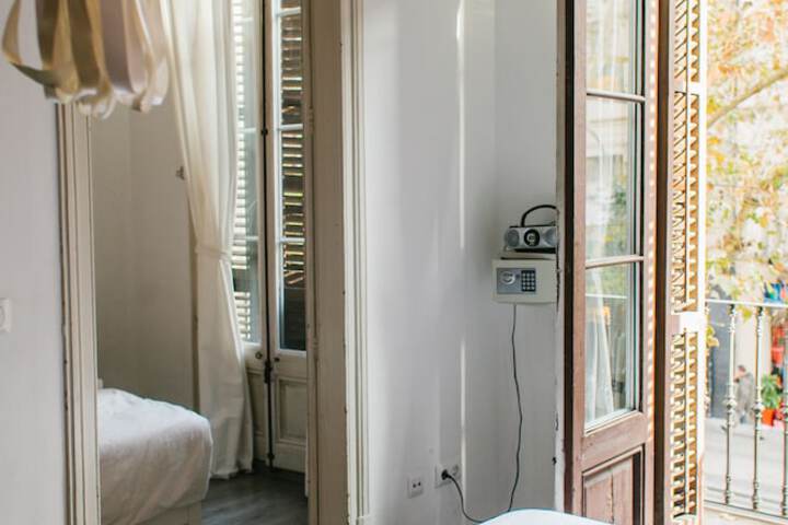 Room 13 of 38