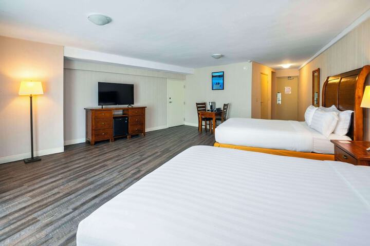 Room 32 of 151