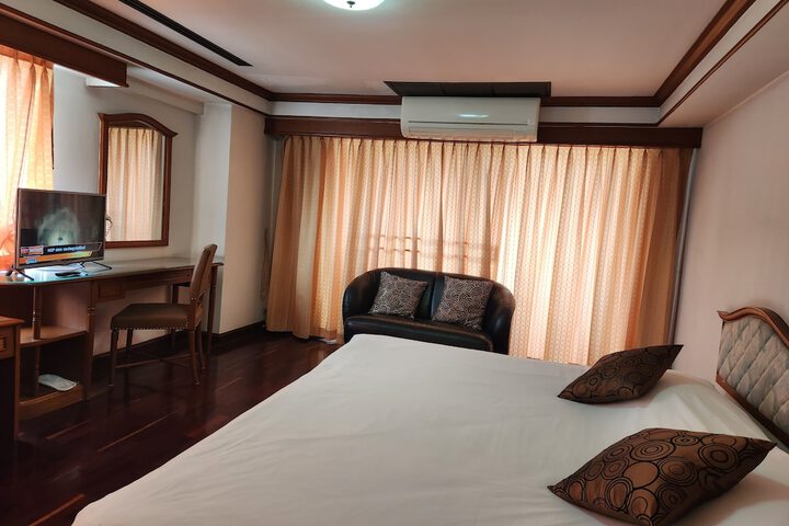 Room 47 of 195