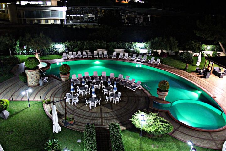 Hotel Pool