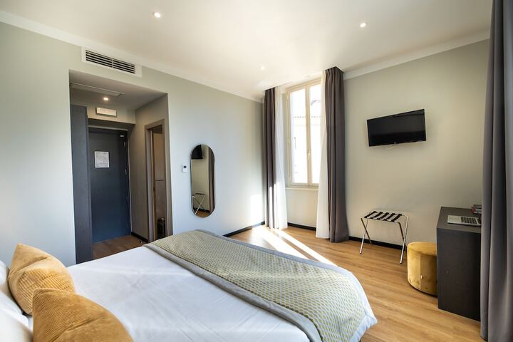 Room 42 of 104