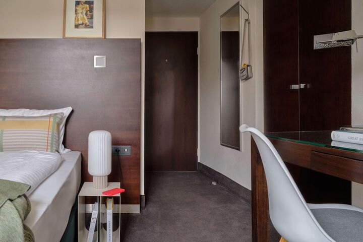 Room 5 of 84