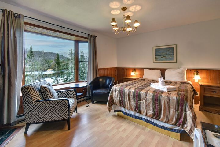 1 Queen Bed (24 of 26)