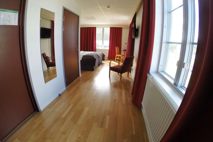 Room 16 of 32