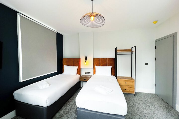 Room 9 of 19