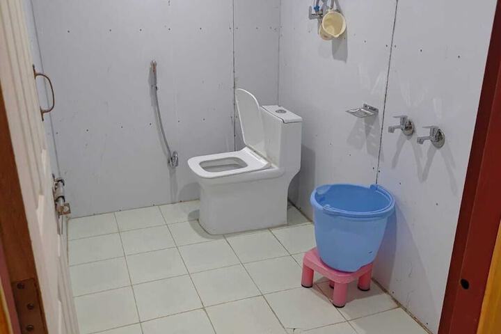 Room 6 of 9