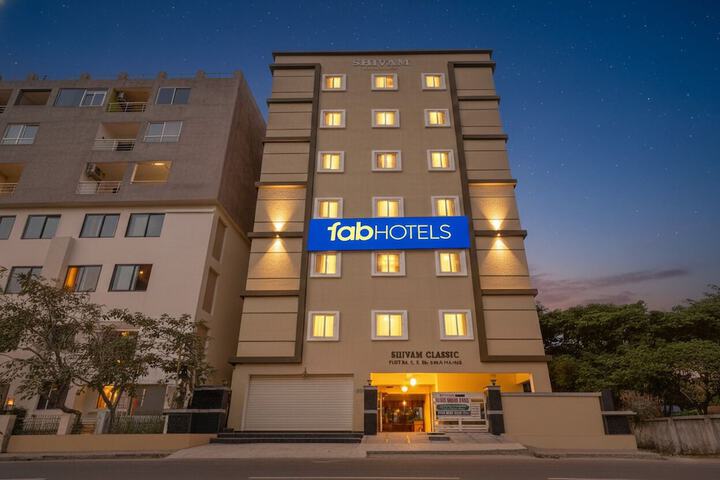 FabHotel Honey Grand - 400m From Yashoda Hospitals Hitech City.
