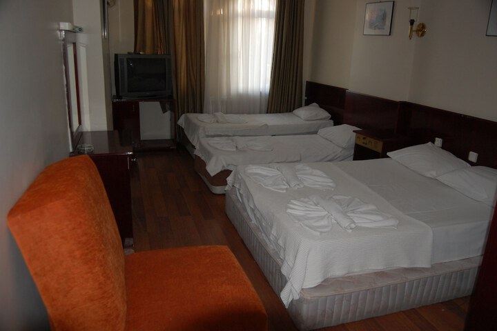 Room 14 of 66
