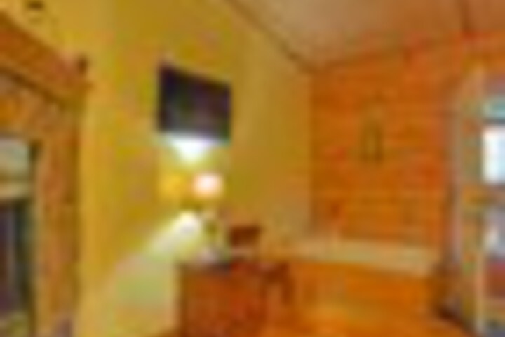 Room 44 of 204
