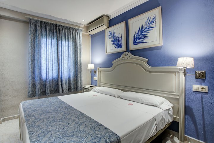 Room 8 of 32