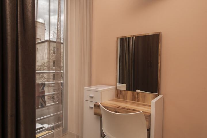 Room 6 of 63
