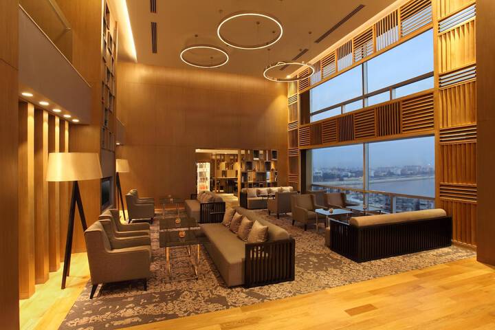 Lounge 74 of 88