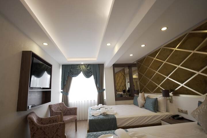 Room 7 of 76