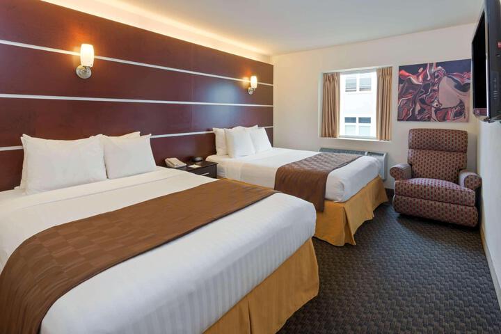 1 Queen Bed (5 of 26)