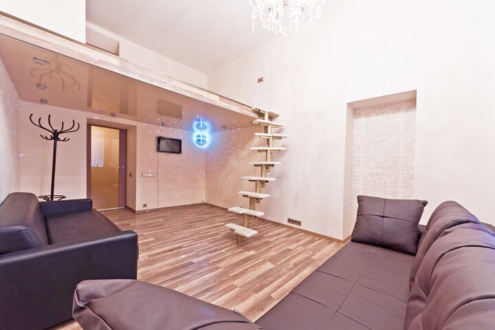 Room 12 of 94