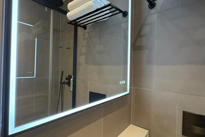 Room 3 of 6