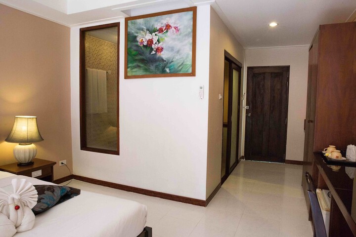 Room 9 of 90