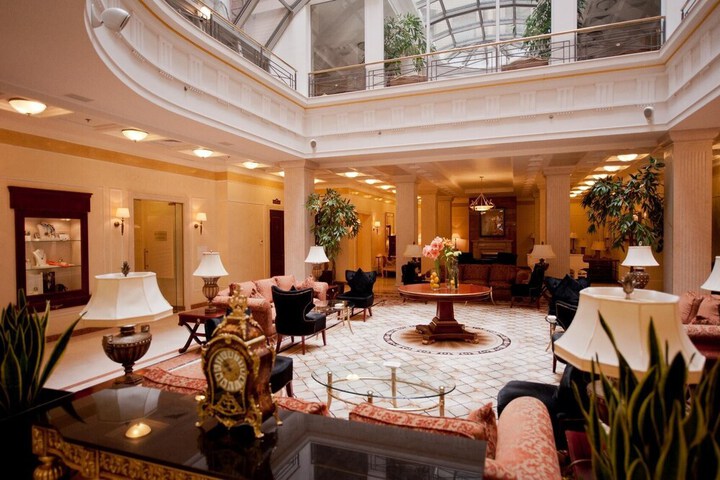 Entrance & Lobby