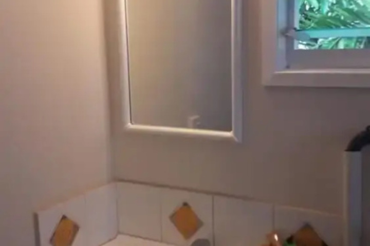 Room 11 of 11
