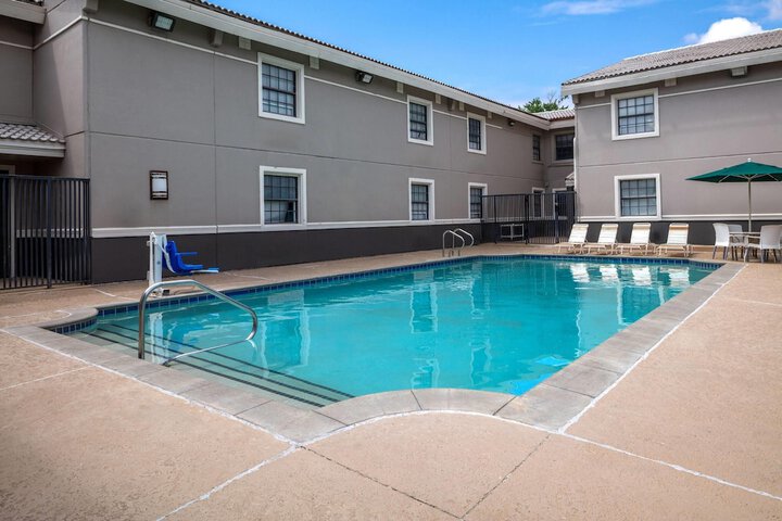 Pool Hotel
