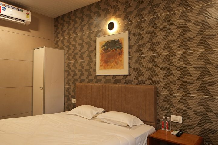 Room 4 of 17