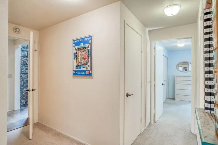 Room 12 of 24