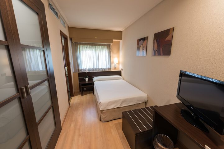 Room 4 of 34