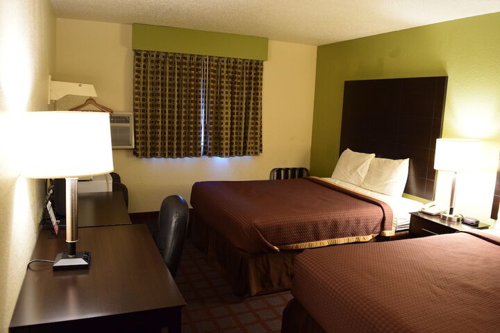 1 Queen Bed (12 of 22)