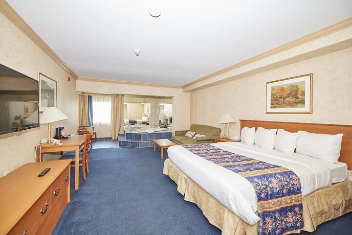 Standard King Bed Balcony (9 of 9)