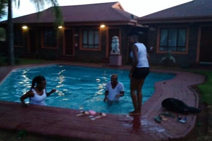 Pool 4 of 17