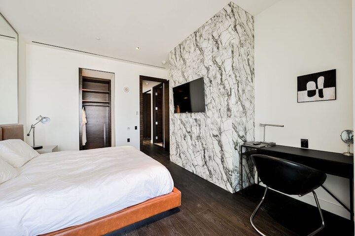 Room 7 of 218